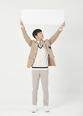 포토 JPG 스튜디오촬영 전신 학생 배너 남자 교복 청소년 고등학생 사각프레임 실내 한명 서기 미소 들기 앞모습 10대 한국인 올려보기 흰배경 십대남자한명만 남고생 국내포토 1 옷 뷰포인트 백그라운드 모션 프레임 표정 사람 동양인 내부 사각형 흰색 남자한명만 십대남자만 파일형식