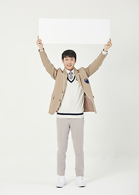포토 JPG 스튜디오촬영 전신 학생 배너 남자 교복 청소년 고등학생 사각프레임 실내 한명 서기 미소 들기 앞모습 10대 한국인 흰배경 십대남자한명만 남고생 국내포토 1 옷 뷰포인트 백그라운드 모션 프레임 표정 사람 동양인 내부 사각형 흰색 남자한명만 십대남자만 파일형식