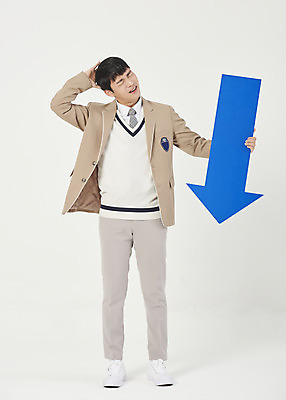 포토 JPG 스튜디오촬영 전신 학생 남자 교복 화살표 청소년 고등학생 실내 한명 서기 들기 앞모습 10대 한국인 찡그림 하락 흰배경 십대남자한명만 남고생 머리긁기 국내포토 1 옷 뷰포인트 백그라운드 컨셉 모션 표정 사람 동양인 내부 흰색 남자한명만 십대남자만 파일형식 긁기