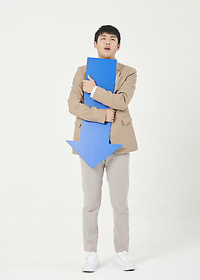 포토 JPG 스튜디오촬영 전신 학생 남자 교복 화살표 안기 청소년 고등학생 실내 한명 서기 앞모습 10대 한국인 슬픔 하락 흰배경 십대남자한명만 남고생 국내포토 1 옷 감정 뷰포인트 백그라운드 컨셉 모션 사람 동양인 내부 흰색 남자한명만 십대남자만 파일형식
