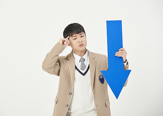 포토 JPG 스튜디오촬영 학생 남자 교복 화살표 생각 청소년 고등학생 실내 한명 들기 상반신 앞모습 10대 손들기 한국인 하락 고민 흰배경 십대남자한명만 남고생 국내포토 1 옷 감정 뷰포인트 백그라운드 컨셉 모션 사람 동양인 내부 흰색 남자한명만 십대남자만 파일형식
