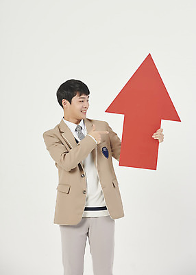 포토 JPG 스튜디오촬영 학생 남자 교복 화살표 청소년 고등학생 실내 한명 미소 들기 상반신 앞모습 10대 기쁨 한국인 가리킴 흰배경 상승 십대남자한명만 남고생 국내포토 1 옷 감정 뷰포인트 백그라운드 컨셉 모션 표정 사람 동양인 손짓 내부 흰색 남자한명만 십대남자만 파일형식