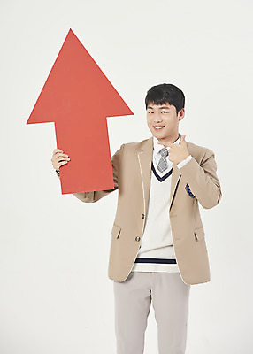 포토 JPG 스튜디오촬영 학생 남자 교복 화살표 청소년 고등학생 실내 한명 미소 들기 상반신 앞모습 10대 기쁨 한국인 가리킴 흰배경 상승 십대남자한명만 남고생 국내포토 1 옷 감정 뷰포인트 백그라운드 컨셉 모션 표정 사람 동양인 손짓 내부 흰색 남자한명만 십대남자만 파일형식