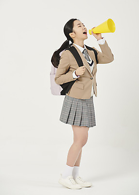 포토 JPG 스튜디오촬영 전신 학생 여자 교복 청소년 여고생 고등학생 책가방 실내 한명 서기 웃음 들기 옆모습 10대 확성기 외침 한국인 흰배경 십대여자한명만 국내포토 1 옷 뷰포인트 백그라운드 가방 모션 표정 사람 동양인 내부 소리 흰색 여자한명만 십대여자만 파일형식