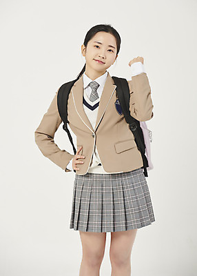 포토 JPG 스튜디오촬영 학생 여자 교복 허리손 청소년 여고생 고등학생 책가방 실내 한명 미소 상반신 앞모습 10대 파이팅 한국인 흰배경 십대여자한명만 국내포토 1 옷 뷰포인트 포즈 백그라운드 가방 모션 표정 사람 동양인 내부 흰색 여자한명만 십대여자만 파일형식