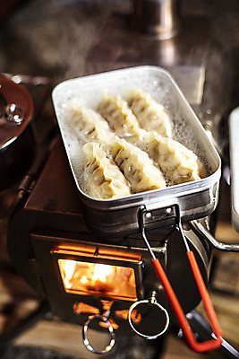 포토 JPG 라이프스타일 여행 텐트 캠핑도구 요리 취미 사람없음 야외 아웃포커스 캠핑 캠핑장 만두 화로 끓이기 국내포토 그릇 음식 모션 레저 촬영기법 생활 도구 파일형식