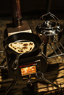 포토 JPG 라이프스타일 여행 주전자 텐트 캠핑도구 요리 취미 사람없음 야외 캠핑 난 프라이팬 굽기 캠핑장 화로 국내포토 그릇 음식 주방용품 레저 생활 도구 구이 파일형식