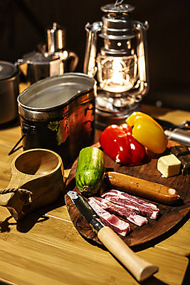 포토 JPG 라이프스타일 여행 식재료 파프리카 텐트 캠핑도구 요리 취미 사람없음 야외 아웃포커스 캠핑 소고기 램프 소시지 캠핑장 식칼 버터 애호박 나무도마 반합 국내포토 채소 호박 주방용품 레저 조명 도마 촬영기법 육류 생활 목재 도구 가공식품 파일형식