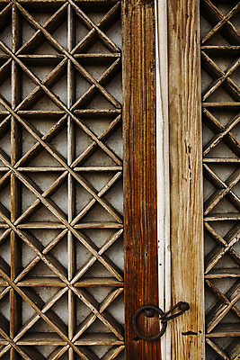 포토 JPG 주간 한국전통 사람없음 야외 전라남도 문고리 창살 강진 별서정원 국내포토 자연요소 전통 한국 문 정원 전라도 파일형식