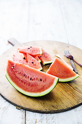 포토 JPG 단면 여름음식 수박 사람없음 경상북도 흰배경 특산물 슬라이스 고령 나무포크 제철과일 국내포토 음식 백그라운드 포크 과일 흰색 경상도 제철 파일형식 여름_계절