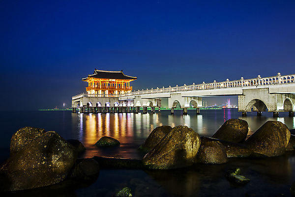 포토 JPG 바다 해변 사람없음 야외 야간 경상북도 방파제 정자 동해 포항 가교 국내포토 자연요소 건축물 공공시설 한국 경상도 파일형식