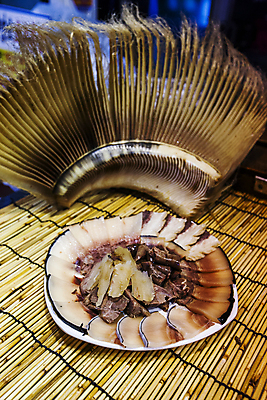 포토 JPG 접시 실내 어류 사람없음 식당 경상북도 해산물 대나무발 수산시장 포항 국내포토 식기 내부 상점 수중동물 시장 경상도 파일형식