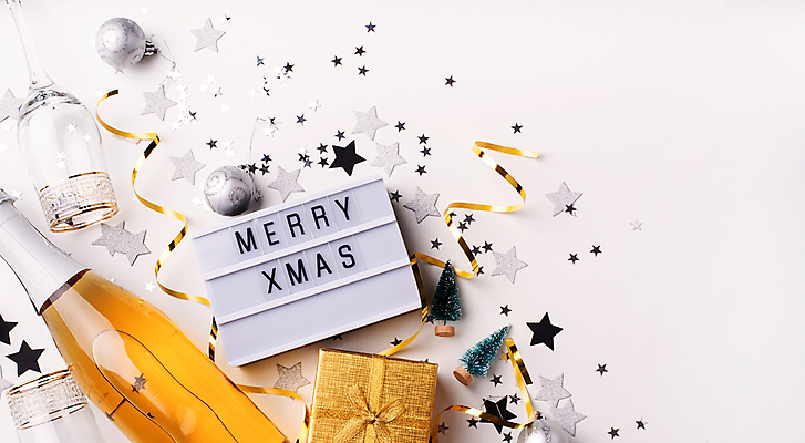 포토 JPG 해외이미지 영어 별 리본 크리스마스 크리스마스용품 실내 사람없음 선물상자 크리스마스트리 파티 샴페인 오브젝트 파티용품 흰배경 샴페인잔 샴페인병 오너먼트 해외포토 자연요소 문자 기념일 백그라운드 크리스마스장식 술잔 술병 주류 선물 이벤트 내부 상자 흰색 용품 이벤트용품 파일형식