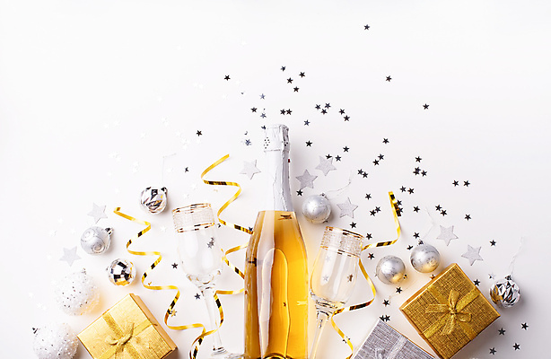 포토 JPG 해외이미지 별 리본 크리스마스 크리스마스용품 실내 사람없음 선물상자 파티 샴페인 오브젝트 파티용품 흰배경 샴페인잔 샴페인병 오너먼트 해외포토 자연요소 기념일 백그라운드 크리스마스장식 술잔 술병 주류 선물 이벤트 내부 상자 흰색 용품 이벤트용품 파일형식