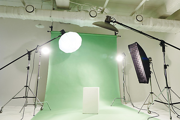 포토 JPG 스튜디오촬영 백그라운드 스튜디오 조명 실내 사람없음 초록색 준비 사진관 사진조명 촬영장비 배경지 국내포토 컬러 내부 도구 파일형식