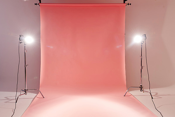 포토 JPG 스튜디오촬영 분홍색 백그라운드 스튜디오 조명 실내 사람없음 준비 사진관 사진조명 촬영장비 배경지 국내포토 컬러 내부 도구 파일형식