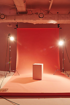 포토 JPG 스튜디오촬영 분홍색 백그라운드 스튜디오 조명 실내 사람없음 준비 사진관 사진조명 촬영장비 배경지 국내포토 컬러 내부 도구 파일형식