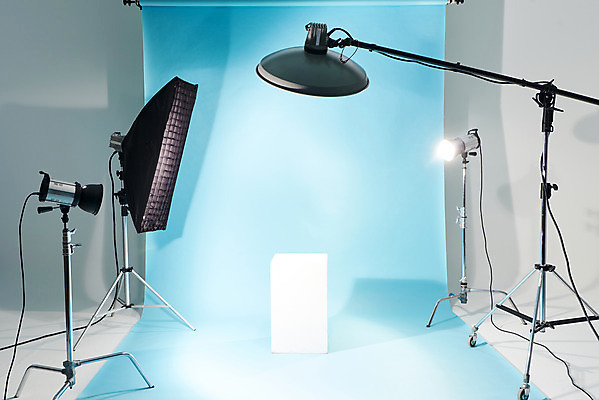 포토 JPG 스튜디오촬영 하늘색 백그라운드 스튜디오 조명 실내 사람없음 준비 사진관 사진조명 촬영장비 배경지 국내포토 내부 파란색 도구 파일형식