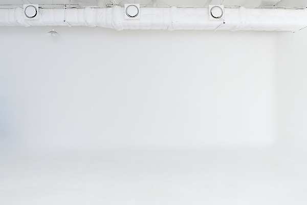 포토 JPG 스튜디오촬영 백그라운드 스튜디오 실내 사람없음 공간 흰색 준비 흰배경 사진관 국내포토 컬러 내부 파일형식