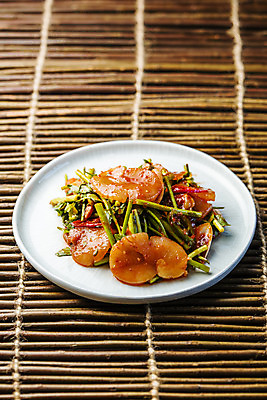 포토 JPG 그릇 실내 사람없음 전라남도 특산물 무침 나무발 키조개 장흥 국내포토 식기 음식 조개 내부 전라도 경상북도 파일형식