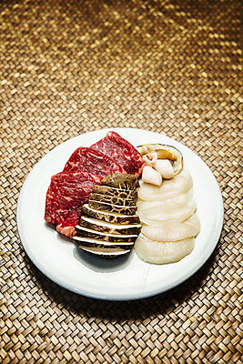 포토 JPG 접시 어패류 바닥 실내 생고기 사람없음 소고기 전라남도 담기 특산물 표고버섯 관자 키조개 장흥 국내포토 동물 식기 모션 조개 육류 내부 버섯 전라도 경상북도 파일형식