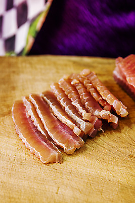 포토 JPG 실내 사람없음 아웃포커스 전라남도 슬라이스 나무도마 목포 홍어 홍어회 국내포토 도마 촬영기법 어류 내부 목재 회 전라도 파일형식