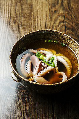 포토 JPG 그릇 음식 실내 사람없음 전라남도 해산물 목포 세발낙지 연포탕 나무배경 국내포토 식기 백그라운드 내부 전라도 탕 낙지 파일형식