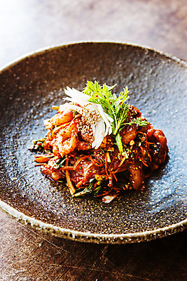 포토 JPG 접시 실내 어류 사람없음 전라남도 해산물 생선요리 목포 민어 회무침 나무배경 국내포토 식기 음식 백그라운드 내부 수중동물 전라도 무침 파일형식