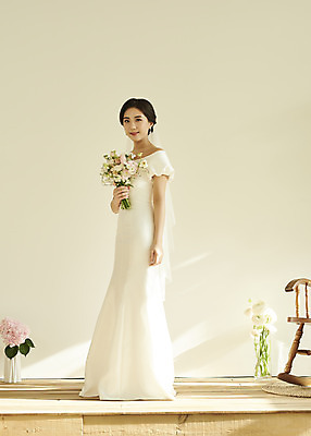 포토 JPG 스튜디오촬영 전신 여자 꽃 행복 신부 부케 웨딩드레스 결혼 실내 한명 서기 미소 들기 20대 성인 앞모습 한국인 설레임 성인여자한명만 웨딩촬영 스몰웨딩 국내포토 식물 1 드레스 감정 뷰포인트 꽃다발 모션 표정 사람 동양인 이벤트 청년 내부 기념사진 여자한명만 성인여자만 파일형식