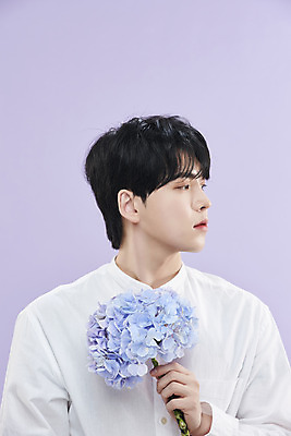 포토 JPG 스튜디오촬영 응시 남자 셔츠 실내 한명 들기 상반신 20대 성인 앞모습 뷰티 한국인 수국 보라색배경 의료성형뷰티 성인남자한명만 국내포토 1 시선 꽃 뷰포인트 백그라운드 상의 모션 사람 동양인 청년 내부 보라색 남자한명만 성인남자만 파일형식