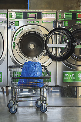 포토 JPG 실내 사람없음 카트 빨래 세탁기 빨래바구니 자취 무인매장 코인세탁실 국내포토 가사 내부 바구니 상점 가전제품 빨래방 파일형식