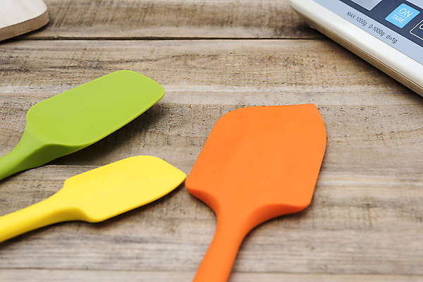 포토 JPG 해외이미지 모양 무료이미지 접시 종이 분홍색 백그라운드 오렌지 장신구 탁자 주방용품 요리 사람없음 목재 컵 초록색 파란색 세트 노란색 쌓기 우주 주방 초콜릿 얼음 여러개 빵집 흰색 도구 붓 항아리 정상 컵케이크 굽기 측정 주걱 젤리 조립 거짓 곰팡이 실리콘 목업 공급 해외202105 해외포토 자연요소 나무 식기 컬러 가구 생활용품 다수 과일 재료 모션 디저트 케이크 상점 도자기 구이 파일형식 무료콘텐츠