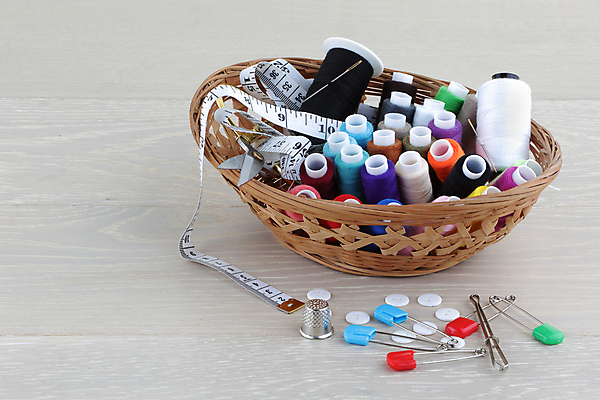 포토 JPG 해외이미지 무료이미지 디자인 옷 산업 분홍색 백그라운드 장신구 주택 줄자 미술 취미 사람없음 세트 컬러풀 유행 바구니 장비 흰색 공구 직물 면 업무 바늘 그룹 실 수리 바느질 천 오브젝트 질감 실타래 자수 조립 재단 핸드메이드 해외202105 해외포토 컬러 문화예술 자 건물 도구 작업 파일형식 무료콘텐츠