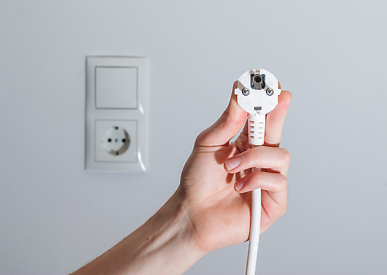 포토 JPG 해외이미지 무료이미지 손 유럽 산업 가정 주택 사람없음 내부 힘 에너지 플러그 연결 클립 볼트 잭 충전 고립 요금 표준 공급 해외202105 해외포토 나라 건물 신체부위 공구 파일형식 무료콘텐츠