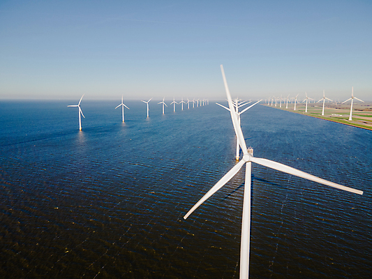 포토 JPG 해외이미지 구름 무료이미지 산업 농업 자연 하늘 바람 노동자 안테나 풍경 사람없음 초록색 파란색 환경 힘 재활용 풍차 발전기 에너지 시골 칼날 기술자 엔지니어 네덜란드 에코 생태계 프로펠러 회전 무거움 세대 유지 방앗간 드론 생태학 프로젝트 해외202105 해외포토 자연요소 직업 교육 유럽 컬러 통신 날씨 발전소 무게 친환경 파일형식