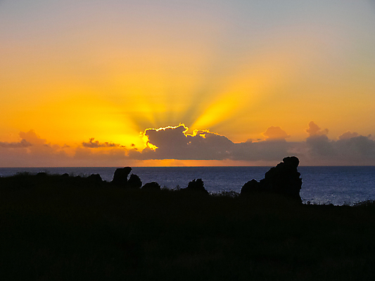 포토 JPG 해외이미지 구름 무료이미지 행복 실루엣 섬 여행 백그라운드 자연 하늘 휴가 부활절 풍경 사람없음 세로 초록색 여름 빛 태양 일출 맑음 미국 일몰 금지 안개 바위 흰색 시골 저녁 태평양 폴리네시아 칠레 내추럴 고고학 블러 전국 해외202105 해외포토 자연요소 계절 교육 기념일 감정 바다 컬러 북아메리카 날씨 촬영기법 노을 돌_바위 남아메리카 오세아니아 야간 생태계 파일형식