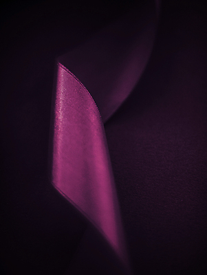 포토 JPG 해외이미지 리본 백그라운드 검은배경 근접촬영 사람없음 보라색 해외포토 뷰포인트 컬러 검은색 파일형식