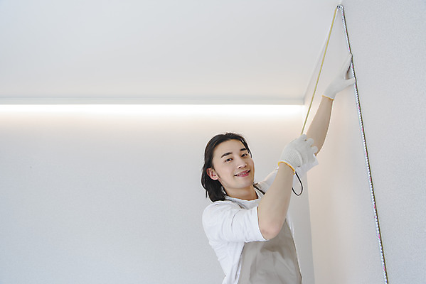 포토 JPG 응시 남자 맨라이프 실내 줄자 한명 미소 상반신 성인 취미 옆모습 30대 앞치마 한국인 잡기 치수재기 DIY 싱글라이프 성인남자한명만 셀프인테리어 홈퍼니싱 자급자족라이프 국내포토 1 라이프스타일 시선 뷰포인트 모션 표정 자 사람 동양인 내부 장년 인테리어 남자한명만 성인남자만 파일형식