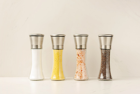 포토 JPG 스튜디오촬영 실내 사람없음 다양 양념 조미료 흰배경 소금 양념통 소금통 조미료통 핑크솔트 국내포토 다수 백그라운드 통 내부 흰색 향미료 파일형식