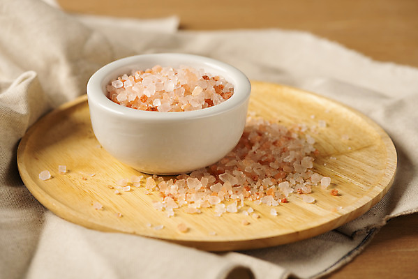 포토 JPG 스튜디오촬영 실내 사람없음 아웃포커스 양념 조미료 사기그릇 천 소금 나무쟁반 핑크솔트 국내포토 그릇 쟁반 촬영기법 내부 목재 직물 향미료 파일형식