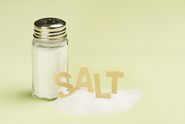 포토 JPG 스튜디오촬영 영어 텍스트 실내 사람없음 양념 조미료 소금 양념통 소금통 조미료통 초록배경 국내포토 문자 백그라운드 통 내부 초록색 향미료 파일형식