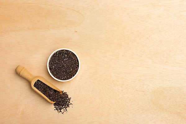 포토 JPG 스튜디오촬영 실내 사람없음 하이앵글 양념 조미료 소금 나무그릇 스쿱 죽염 나무배경 국내포토 그릇 뷰포인트 백그라운드 내부 목재 향미료 파일형식