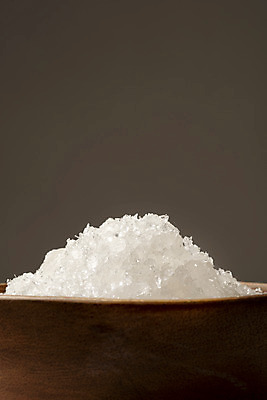 포토 JPG 스튜디오촬영 회색배경 실내 근접촬영 사람없음 양념 조미료 소금 나무그릇 국내포토 그릇 뷰포인트 백그라운드 내부 목재 회색 향미료 파일형식