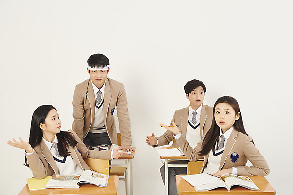포토 JPG 스튜디오촬영 학생 여자 남자 교복 학교 청소년 고등학생 수업 실내 여러명 상반신 앞모습 10대 책 친구 스쿨라이프 십대라이프스타일 놀람 한국인 결심 책상 십대만 베이지색배경 일어나기 국내포토 라이프스타일 옷 교육 감정 뷰포인트 가구 다수 백그라운드 컨셉 관계 모션 표정 사람 동양인 내부 베이지색 파일형식