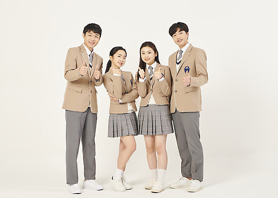 포토 JPG 스튜디오촬영 전신 학생 여자 남자 교복 학교 청소년 고등학생 실내 서기 여러명 앞모습 10대 친구 스쿨라이프 십대라이프스타일 한국인 따봉 십대만 베이지색배경 국내포토 라이프스타일 옷 교육 뷰포인트 다수 백그라운드 관계 모션 사람 동양인 내부 최고 베이지색 파일형식