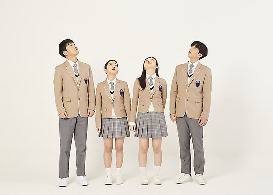 포토 JPG 스튜디오촬영 전신 학생 여자 남자 교복 학교 청소년 고등학생 실내 서기 여러명 앞모습 10대 친구 스쿨라이프 십대라이프스타일 한국인 올려보기 호기심 십대만 베이지색배경 국내포토 라이프스타일 옷 교육 감정 뷰포인트 다수 백그라운드 컨셉 관계 모션 사람 동양인 내부 베이지색 파일형식
