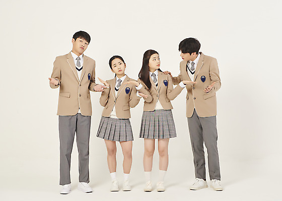 포토 JPG 스튜디오촬영 전신 학생 여자 남자 교복 학교 청소년 고등학생 팔벌리기 실내 서기 여러명 앞모습 10대 친구 스쿨라이프 마주보기 십대라이프스타일 한국인 의문 헷갈림 십대만 베이지색배경 어깨에손 의아 국내포토 라이프스타일 옷 교육 감정 뷰포인트 다수 백그라운드 컨셉 관계 모션 사람 동양인 내부 베이지색 파일형식