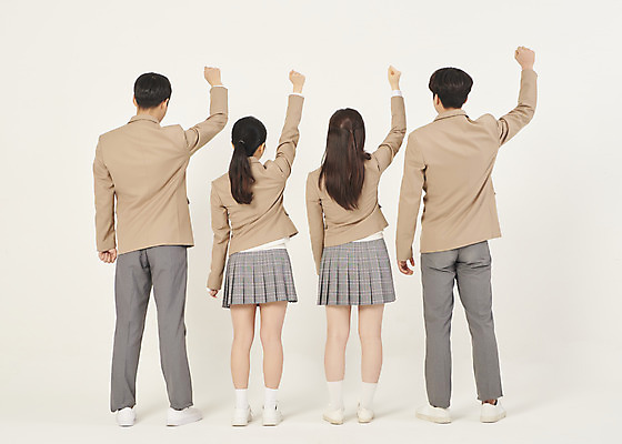포토 JPG 스튜디오촬영 전신 학생 여자 남자 교복 학교 청소년 고등학생 실내 서기 여러명 뒷모습 10대 친구 스쿨라이프 손들기 십대라이프스타일 한국인 십대만 베이지색배경 국내포토 라이프스타일 옷 교육 뷰포인트 다수 백그라운드 관계 모션 사람 동양인 내부 베이지색 파일형식