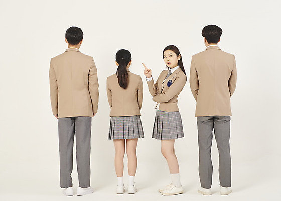 포토 JPG 스튜디오촬영 전신 학생 여자 남자 교복 학교 청소년 고등학생 실내 서기 여러명 옆모습 뒷모습 10대 친구 스쿨라이프 십대라이프스타일 한국인 가리킴 뒤돌아보기 십대만 베이지색배경 국내포토 라이프스타일 옷 교육 뷰포인트 다수 백그라운드 관계 모션 사람 동양인 손짓 내부 베이지색 파일형식
