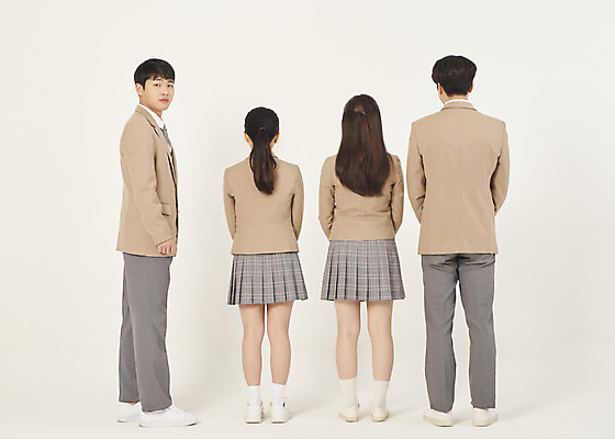 포토 JPG 스튜디오촬영 전신 학생 여자 남자 교복 학교 청소년 고등학생 실내 서기 여러명 옆모습 뒷모습 10대 친구 스쿨라이프 십대라이프스타일 한국인 뒤돌아보기 십대만 베이지색배경 국내포토 라이프스타일 옷 교육 뷰포인트 다수 백그라운드 관계 모션 사람 동양인 내부 베이지색 파일형식